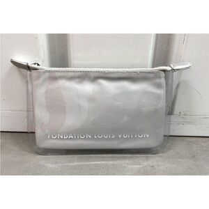 FOUNDATION LOUIS VUITTON ZIPPERED POUCH NEW WITHOUT TAGS